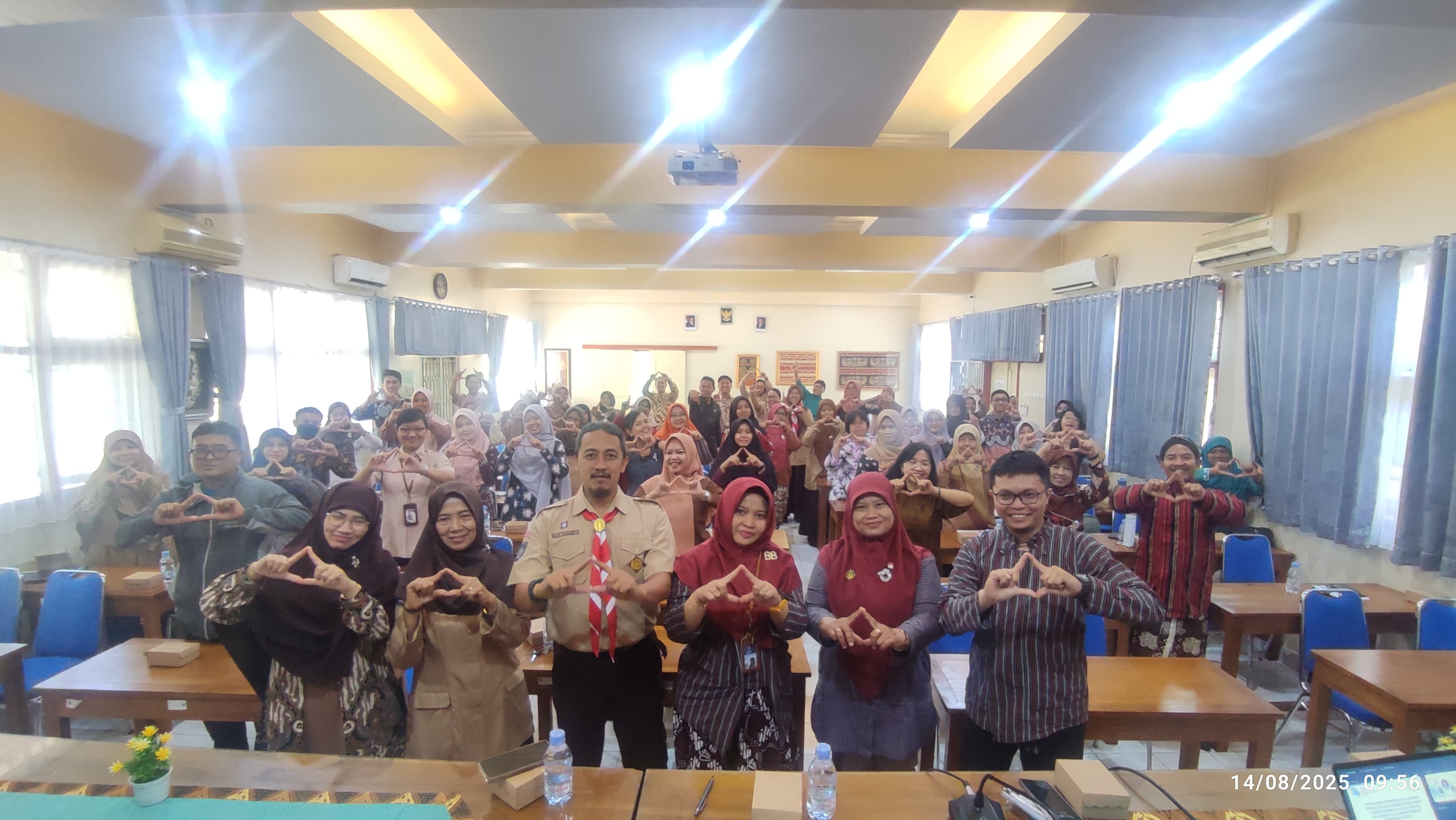 Guru-guru yang tergabung dalam MGMP IPA SMP/MTs Kota Jogja saat melakukan optimalisasi kompetensi di SMPN 1 Kota Jogja, Kamis (14/8/2025).