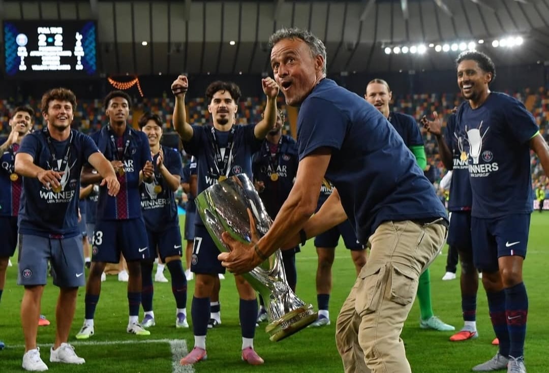 Luis Enrique rayakan kemenangan PSG atas Tottenham Hotspur di UEFA Super Cup