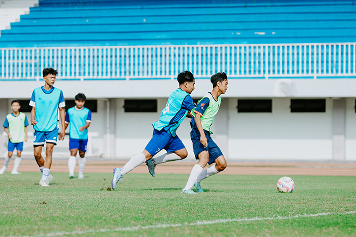 Sesi latihan Elite Pro Academy atau tim muda PSIM Jogja.