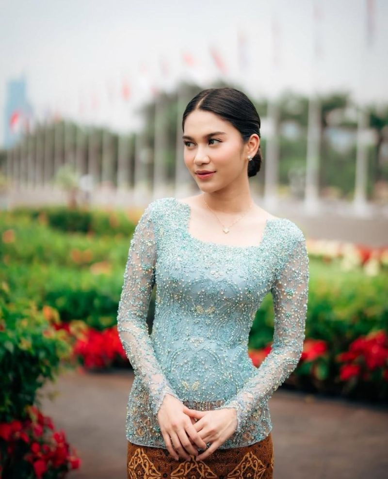 Selebgram cantik Azizah Salsha.