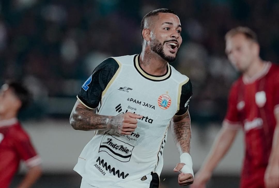 Selebrasi Maxwell Souza setelah mencetak gol dalam kemenangan 3-0 Persija Jakarta atas Persis Solo