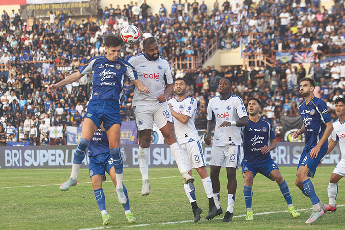 SENGIT: Pertandingan PSIM Jogja melawan Arema FC di Stadion Sultan Agung Bantul, Sabtu (16/8/2025).