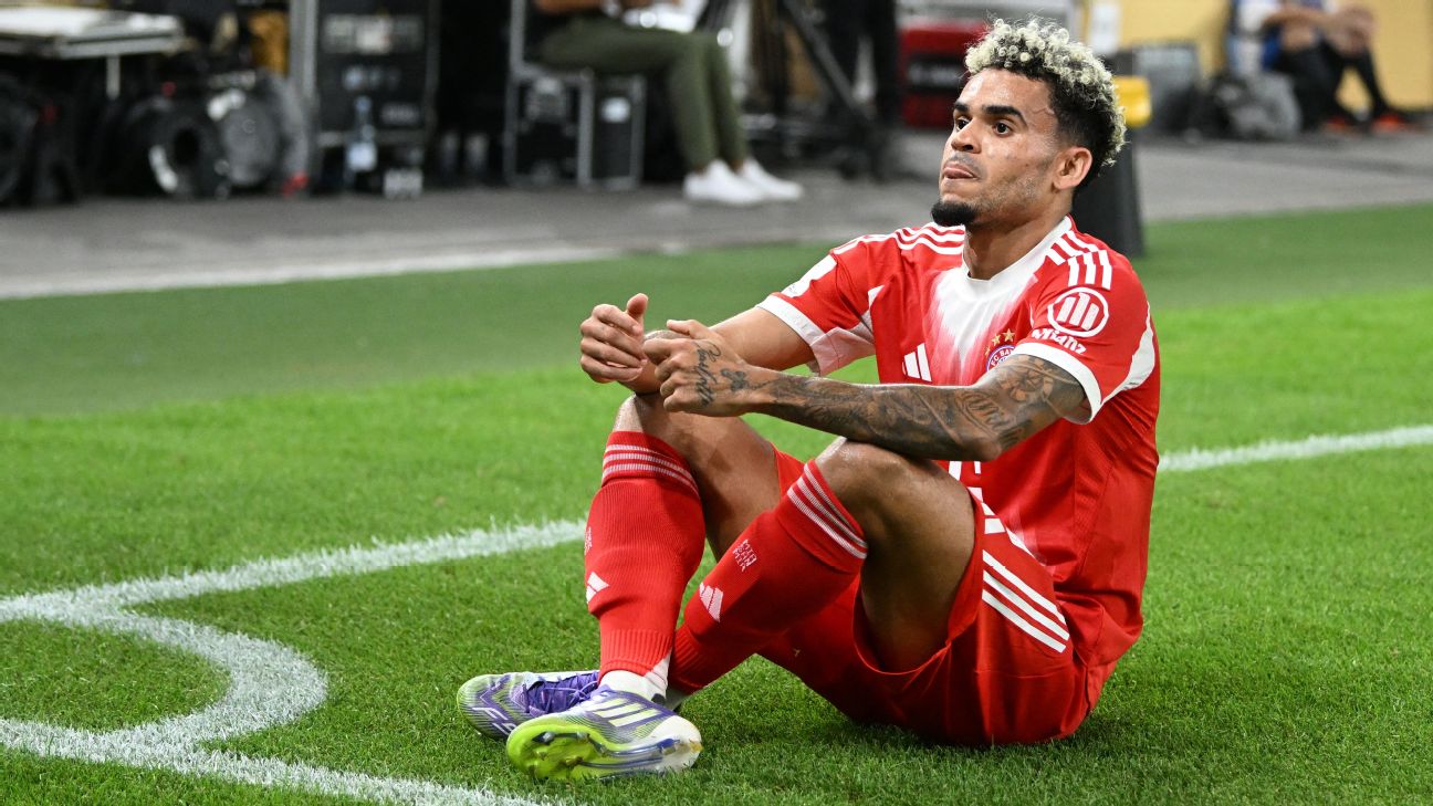 Selebrasi Luis Diaz setelah mencetak gol debutnya untuk Bayern Munich dan menjadi juara Piala Super Jerman