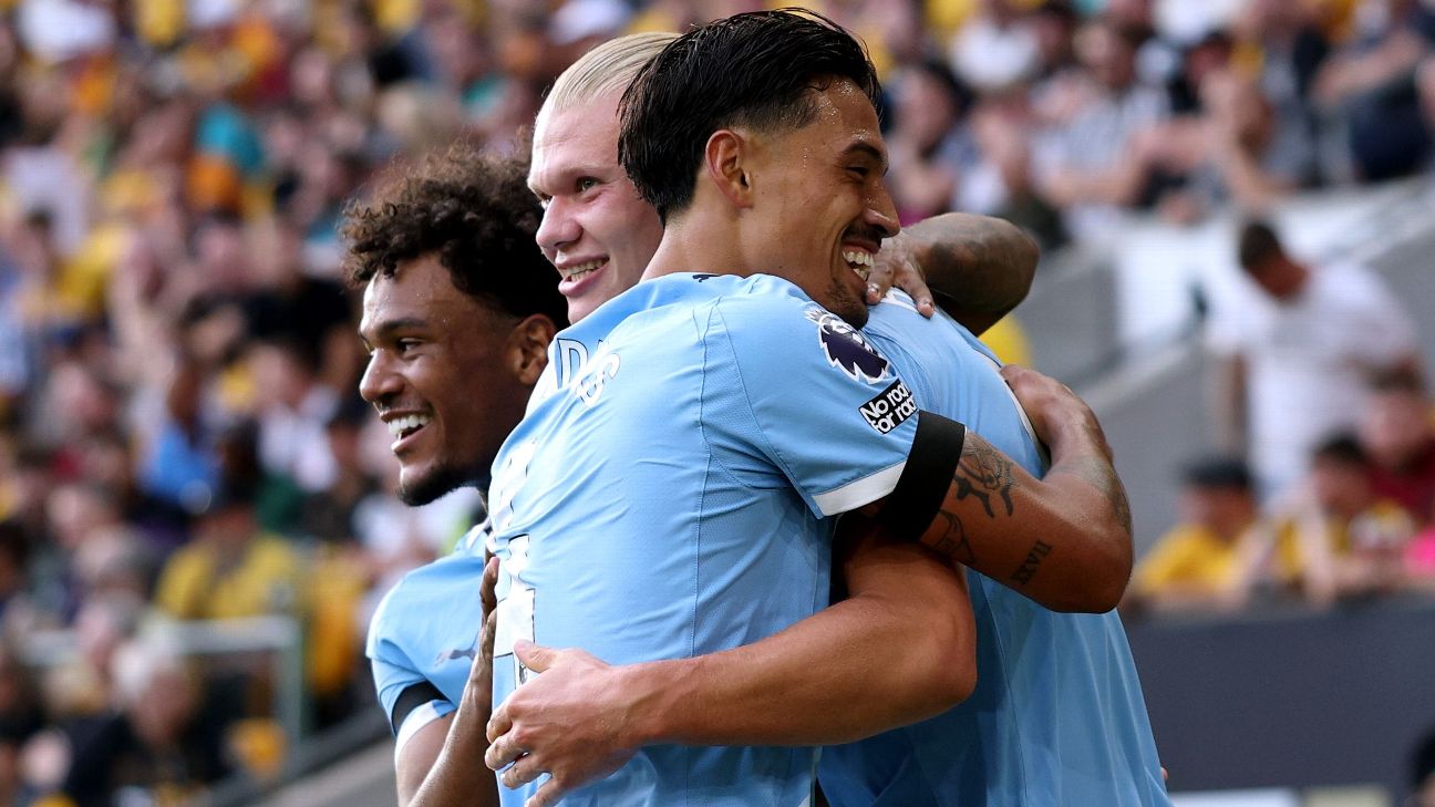 Selebrasi pemain Manchester City dalam kemenangan 4-0 atas Wolves di laga pembua Premier League