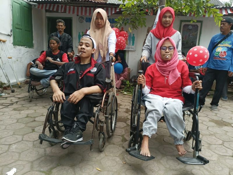 SERU: Kemeriahan mewarnai lomba para penyandang disabilitas di Kebumen. Mereka berkumpul untuk memeriahkan peringatan HUT Ke-80 Republik Indonesia.