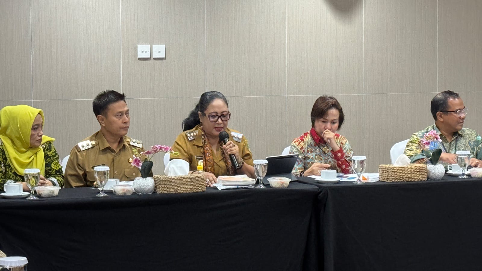 Bupati Gunungkidul Endah Subekti Kuntariningsih bersama Wakil Bupati Joko Parwoto, Ketua DPRD, mengikuti rapat dengan KPK RI pada Selasa lalu (19/8/2025).