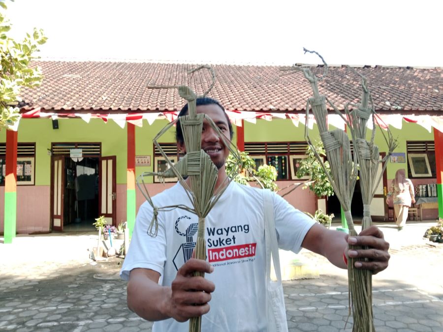 Founder Wayang Suket Indonesia Gaga Rizky