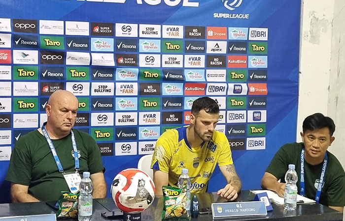 Sesi konferensi pers setelah pertandingan antara PSIM Jogja melawan Persib Bandung, Minggu (24/8).