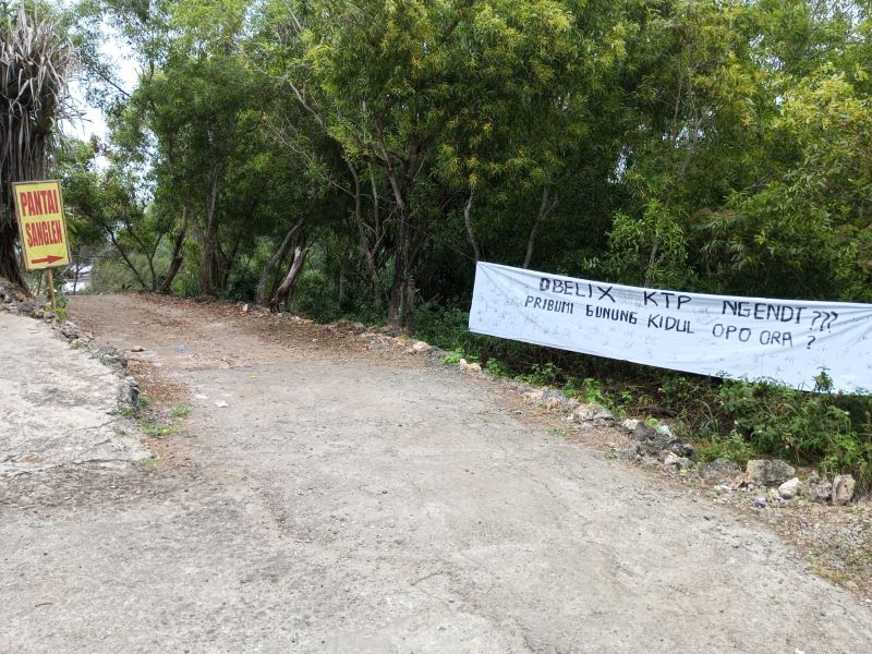 Area Pantai Sanglen yang terancam digusur untuk proyek wisata Obelix