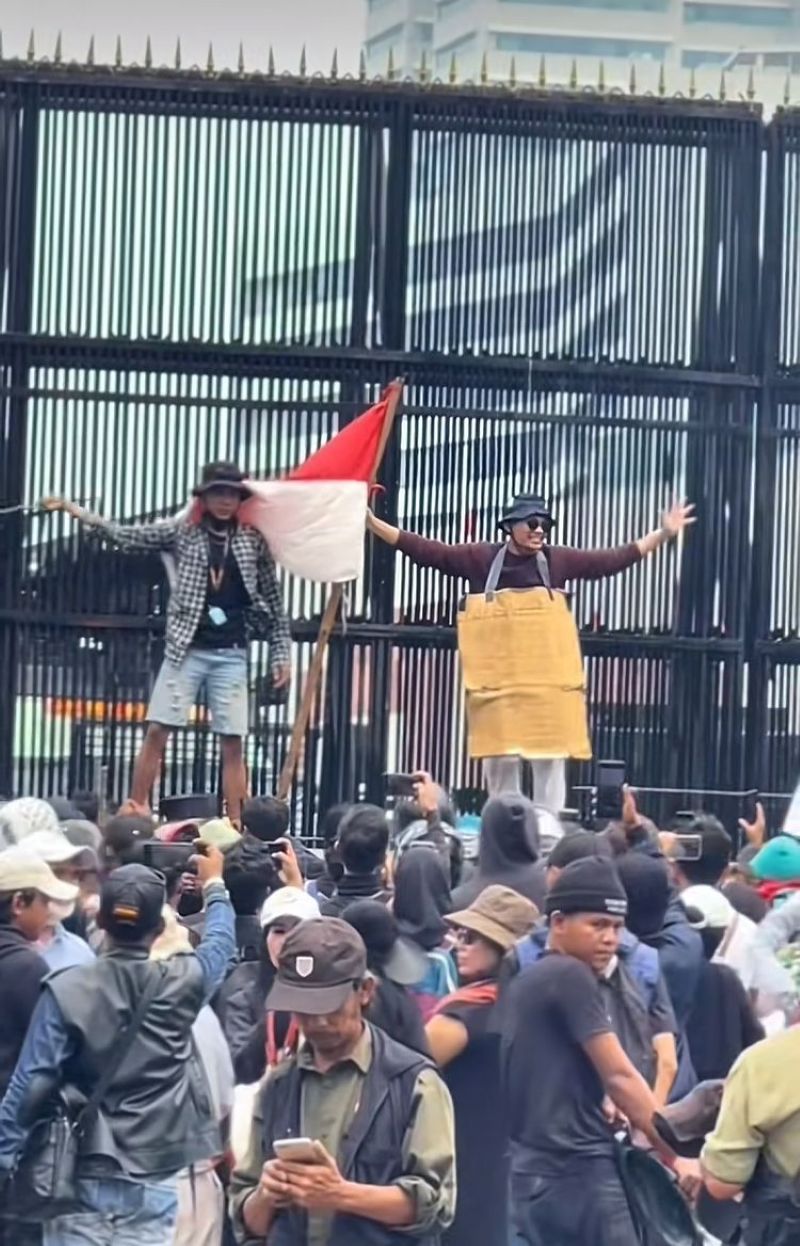 Aksi demo depan Gedung DPR/MPR Ri, Senin (25/8/2025).