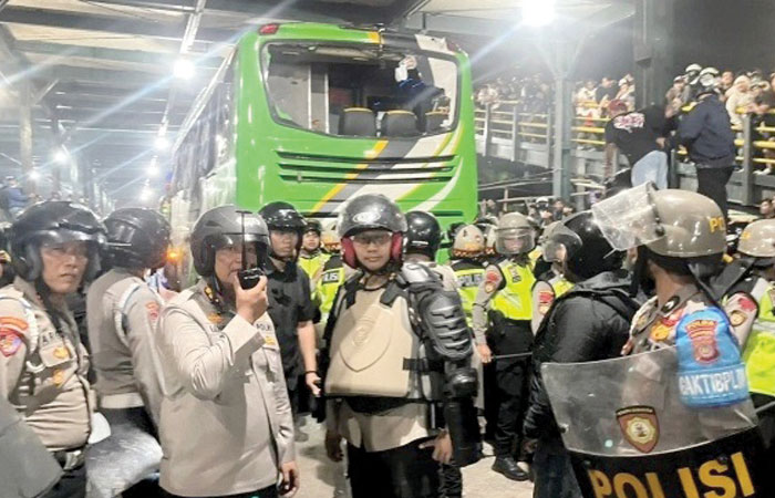Bus suporter Persib yang sempat diamankan polisi.