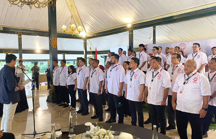 Ketua PB Perbasi Budisatrio Djiwandono saat melantik kepengurusan Perbasi DIY periode 2025-2029.
