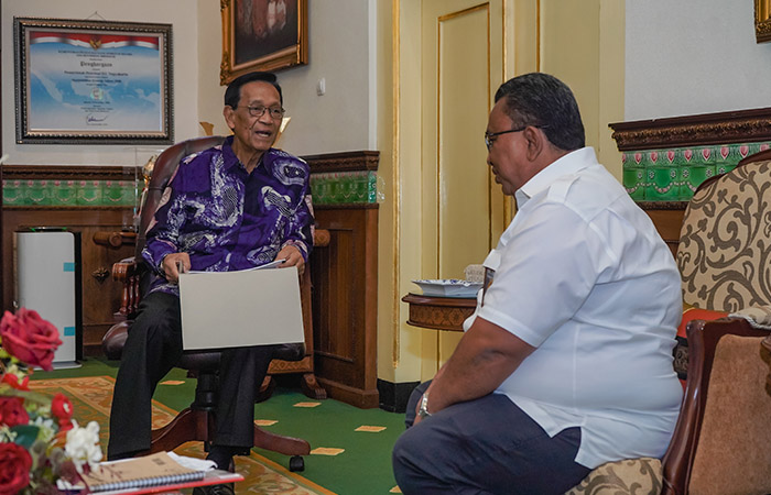 Kepala BBWSSO Maryadi Utama saat berkunjung ke Gedhong Wilis, Kompleks Kepatihan, Jogja, Senin (25/8). Kunjungan tersebut diterima langsung oleh Gubernur DIJ Hamengku Buwono X.