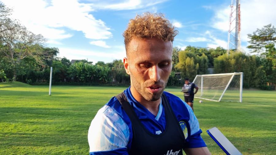 Gelandang serang PSIM Jogjakarta asal Portugal Jose Pedro Magalhaes Valente atau lebih dikenal dengan nama Ze Valente