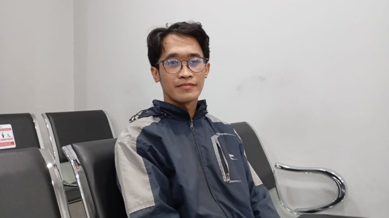 CAPTION: Krisnandi Putu Mardana saat ditemui ketika memeriksakan kesehatan matanya di Klinik Mata Jogja, Senin (24/8/2025).