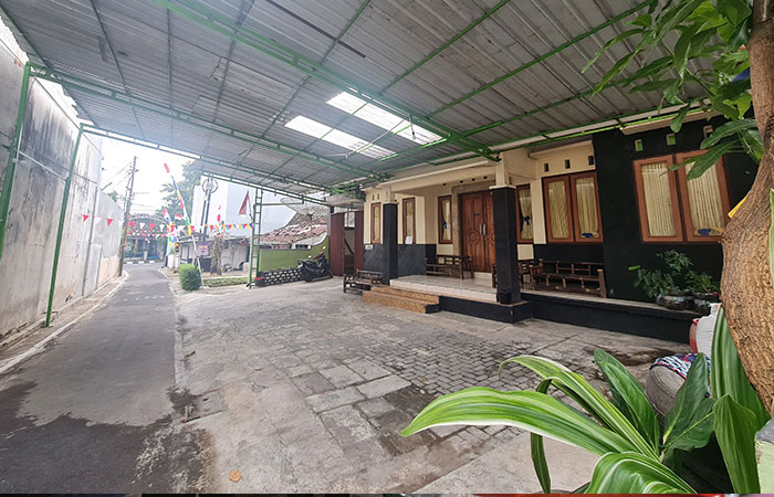 KINI SEPI: Rumah praktik Dokter Hewan Yuda Heru Fibrianto (YHF) di Kelurahan Potrobangsan, Kota Magelang, kemarin (28/8) tampak lengang usai penggerebekan oleh BPOM.