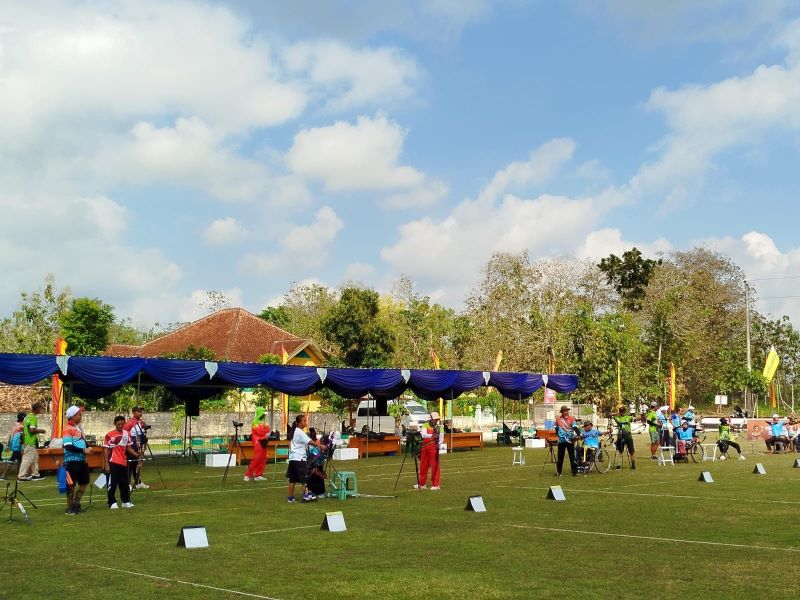 FOKUS: Para atlet panahan saat memperebutkan medali emas pada Paperda IV DIY di Lapangan Selang Kabupaten Gunungkidul Kamis (28/8).
