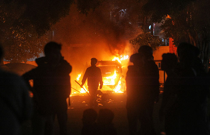 Salah satu kendaraan atau mobil yang terbakar.
