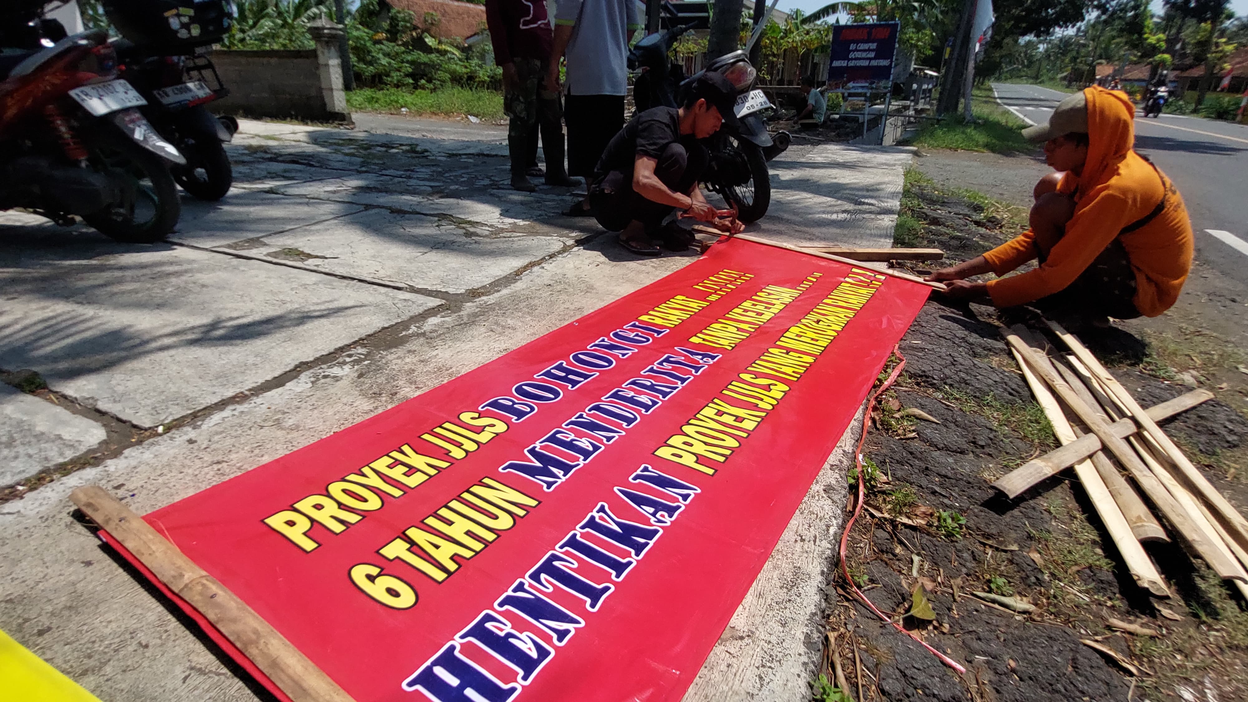 Protes setelah Setengah Dasawarsa Menunggu&nbsp;soal JJLS, Warga Karangwuni Kulon Progo: Pemprov DIY Menipu Kami&nbsp;