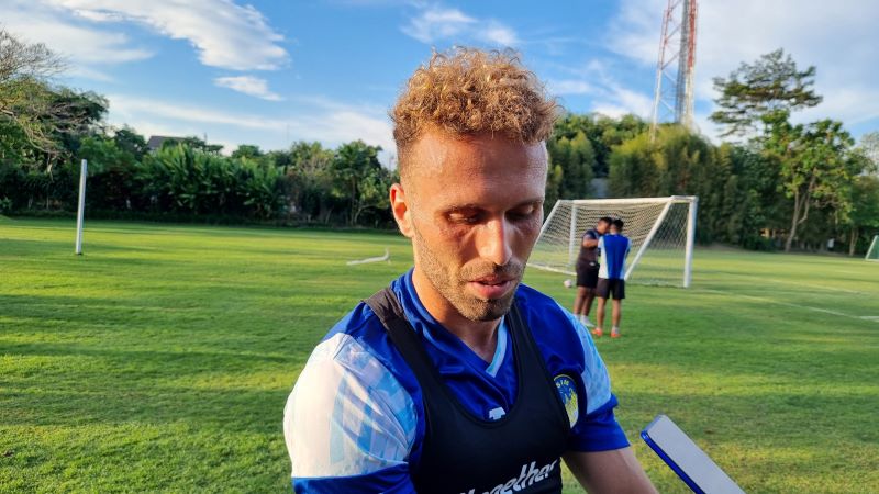 Gelandang serang PSIM Jogja Ze Valente