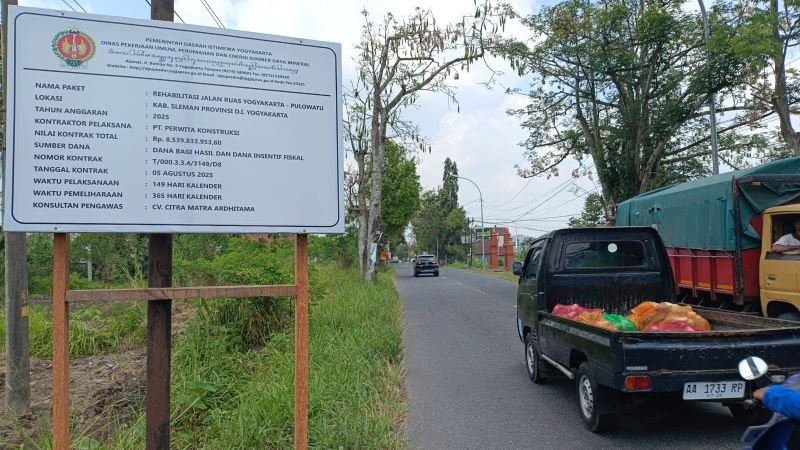 REHABILITASI: Perbaikan Jalan Yogyakarta-Pulowatu sepanjang dua kilometer yang menelan anggaran Rp 8,5 miliar.