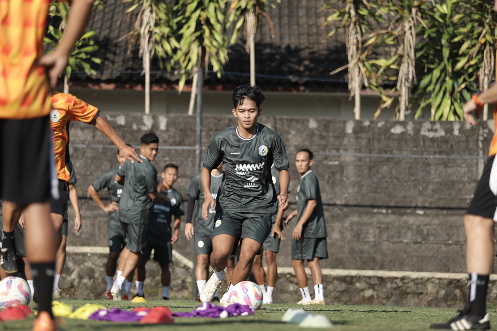 Keterangan, Pemain Muda PSS Sleman Bima Zawawi saat menjalani latihan rutin yang saat ini sudah dipinjamkan ke Pekanbaru FC