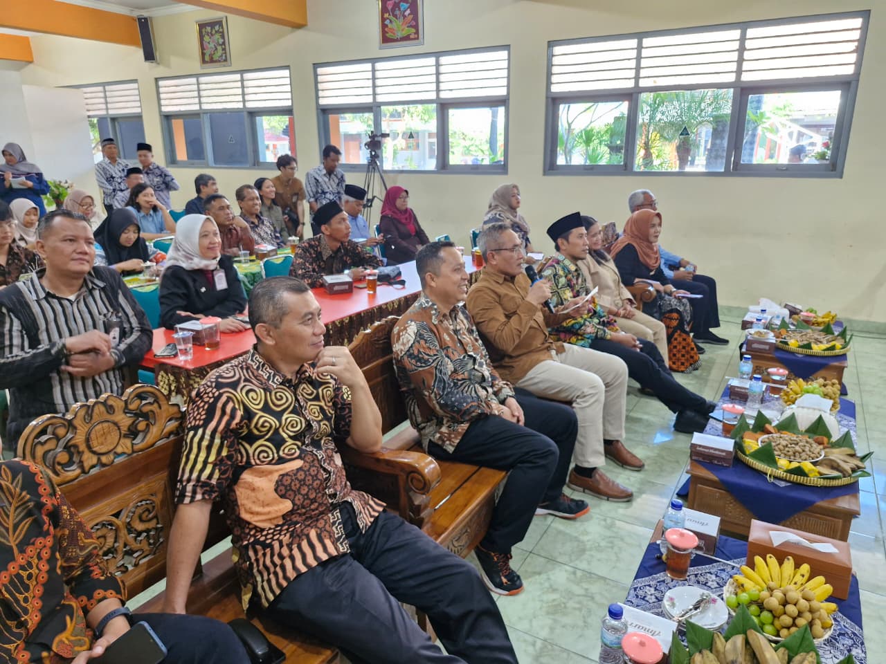 Dokumentasi KPU Bantul Bupati Bantul dan jajarannya sedang mengikuti acara Pemilos di SMPN 1 Bantul