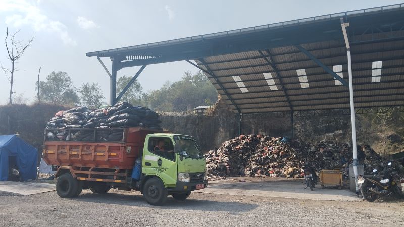 MENUMPUK: Sampah dari Kota Jogja yang ditampung dan akan diolah ITF Bawuran Rabu (3/9).