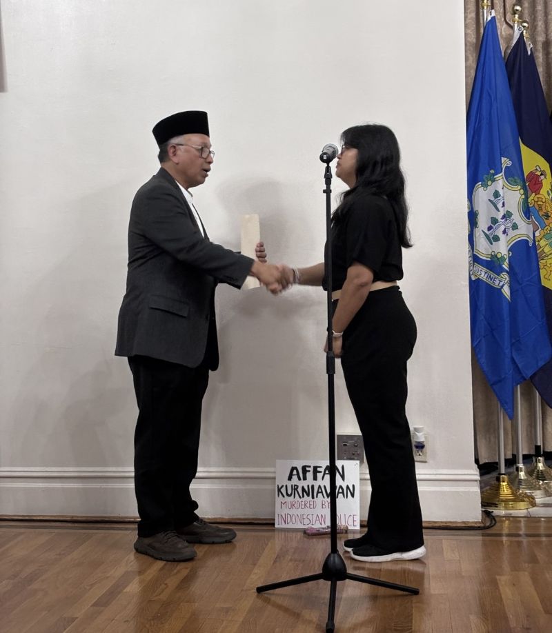 Penyerahan Tuntutan 17+8 oleh Diaspora Indonesia ke Konjen KJRI New York.