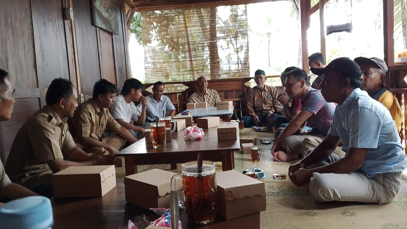 Dinas Lingkungan Hidup Gunungkidul sedang berembuk dengan warga dan pengusaha tempe di Kalurahan Sumber Kapanewon Ponjong pada Selasa kemarin (2/9).
