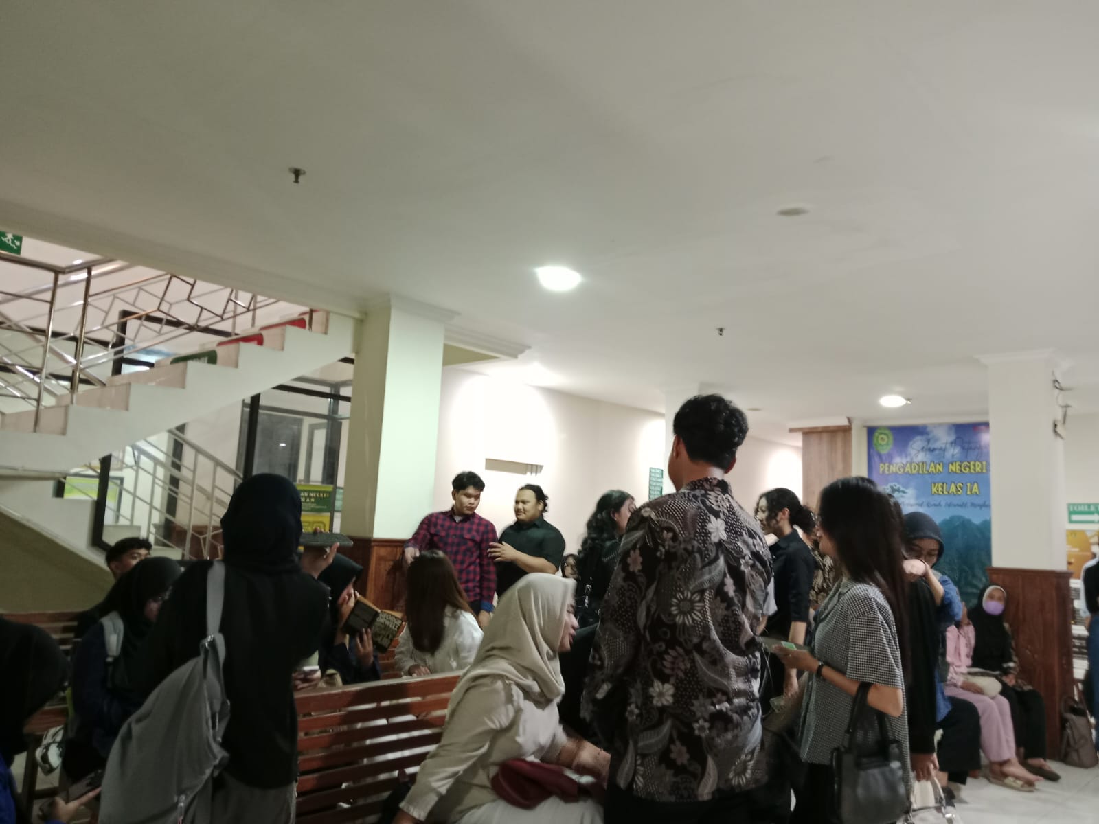 Teman-teman Argo yang datangi PN Sleman (3/8/2025).