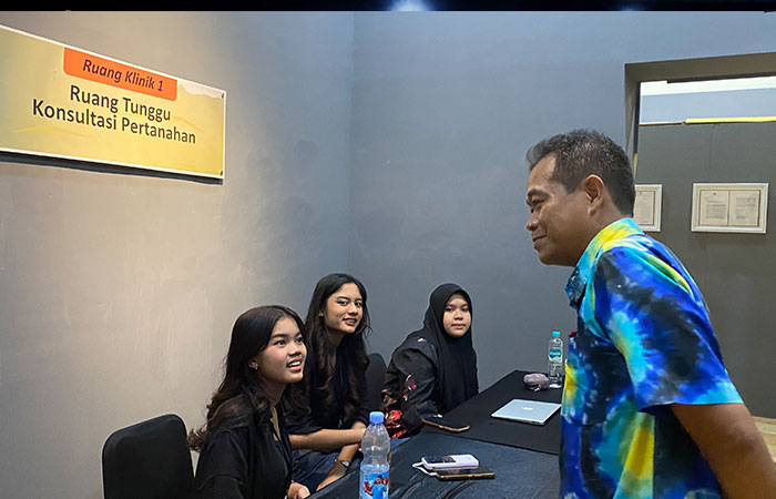 KALI PERTAMA: Pameran juga menyediakan klinik konsultasi pertanahan. Masyarakat bisa berkonsultasi menyangkut pemanfataan tanah SG, PAG dan tanah kalurahan.