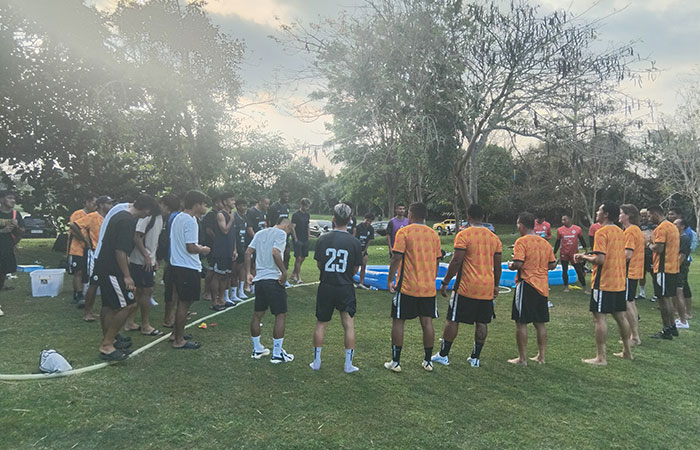 Para pemain PSS Sleman saat latihan di Yogyakarta Independent School (YIS).