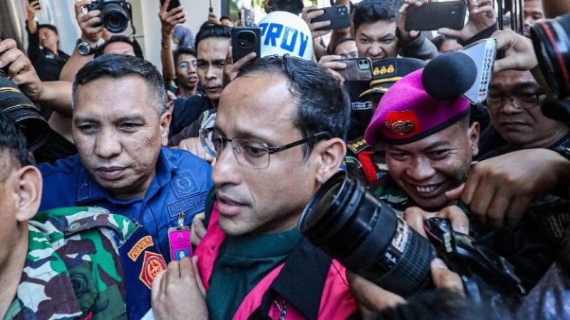 Mantan Menteri Pendidikan, Kebudayaan, Riset, dan Teknologi Nadiem Anwar Makarim sebagai tersangka kasus dugaan korupsi pengadaan laptop Chromebook.