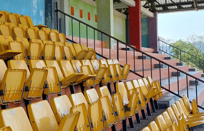 Kondisi tribun penonton di Stadion Candradimuka Kebumen.