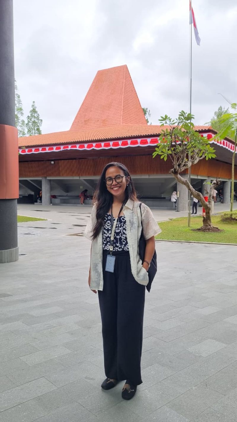Direktur Utama GIK UGM Alfatika Aunuriella Dini, dan pameran yang saat ini sedang berlangsung di GIK UGM  &nbsp;
