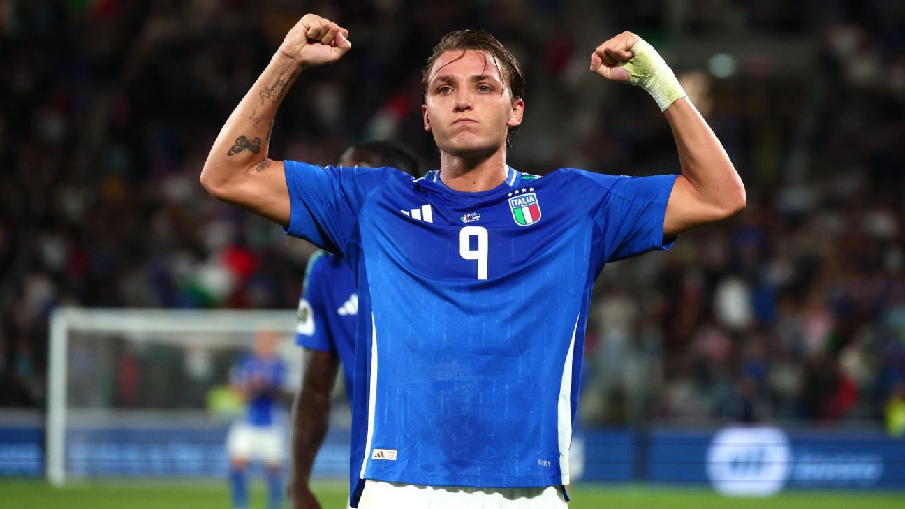 Selebrasi Mateo Retegui setelah mencetak gol dalam kemenangan 5-0 Italia atas Estonia