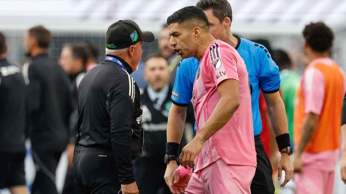 Luis Suarez disanksi larangan bermain dalam 6 pertandingan karena meludahi staf pelatih Seattle Sounders di final Leagues Cup