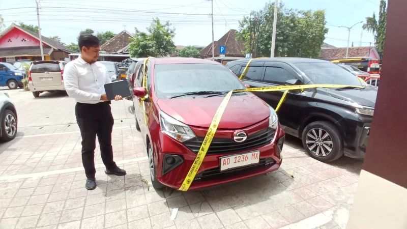 Barang bukti mobil milik Bank Jateng.