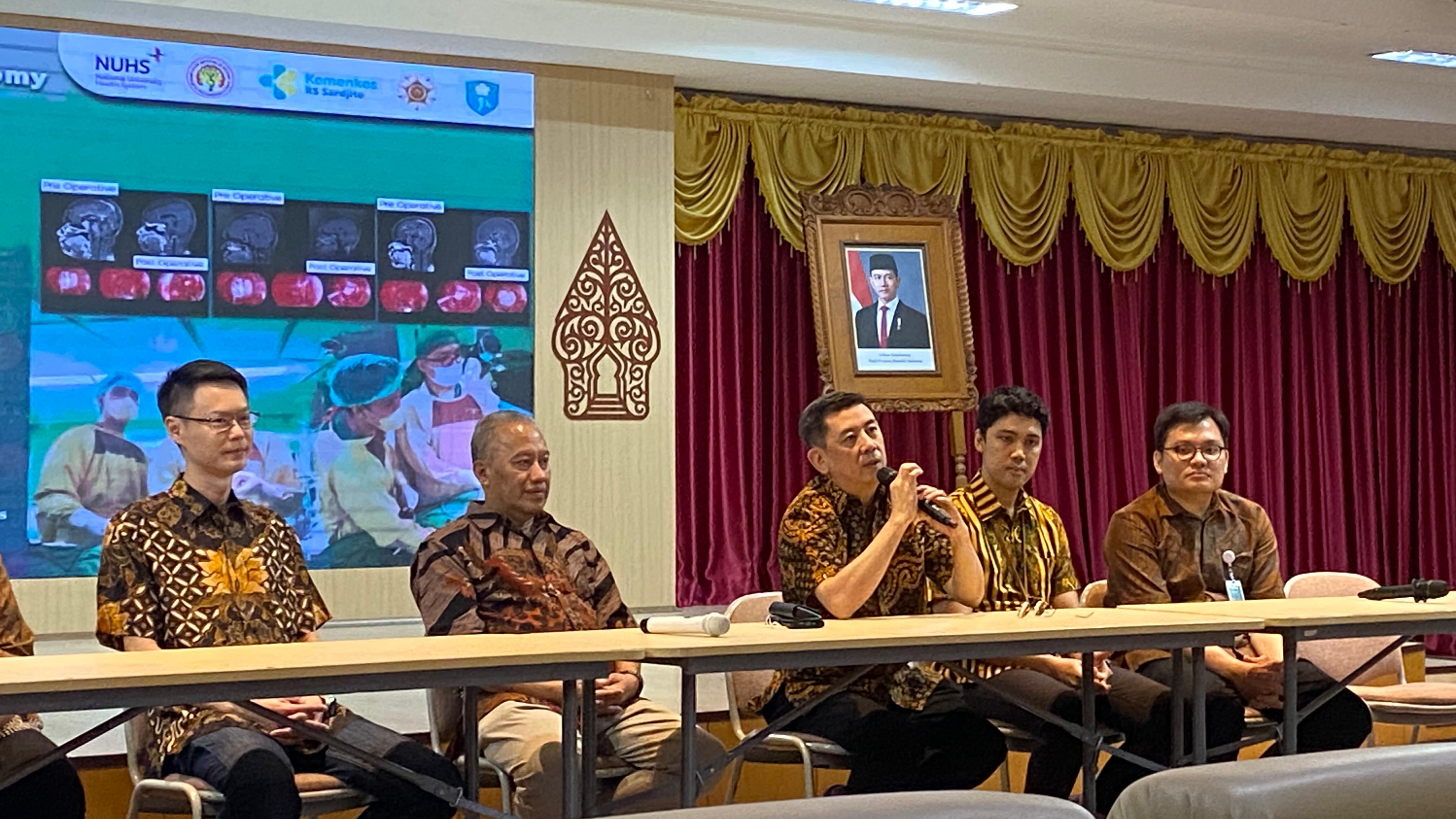 Pemaparan materi dan teknis pengangkatan tumor otak dengan metode operasi transsphenoidal atau endoskopi endonasal di RSUP Dr Sardjito, Selasa (9/9/2025).&nbsp;