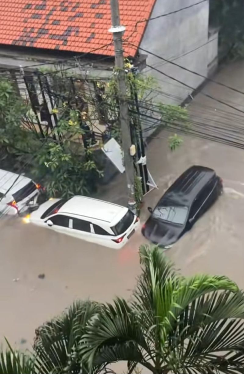 Banjir bandang terjang Denpasar, Selasa (9/9/2025).