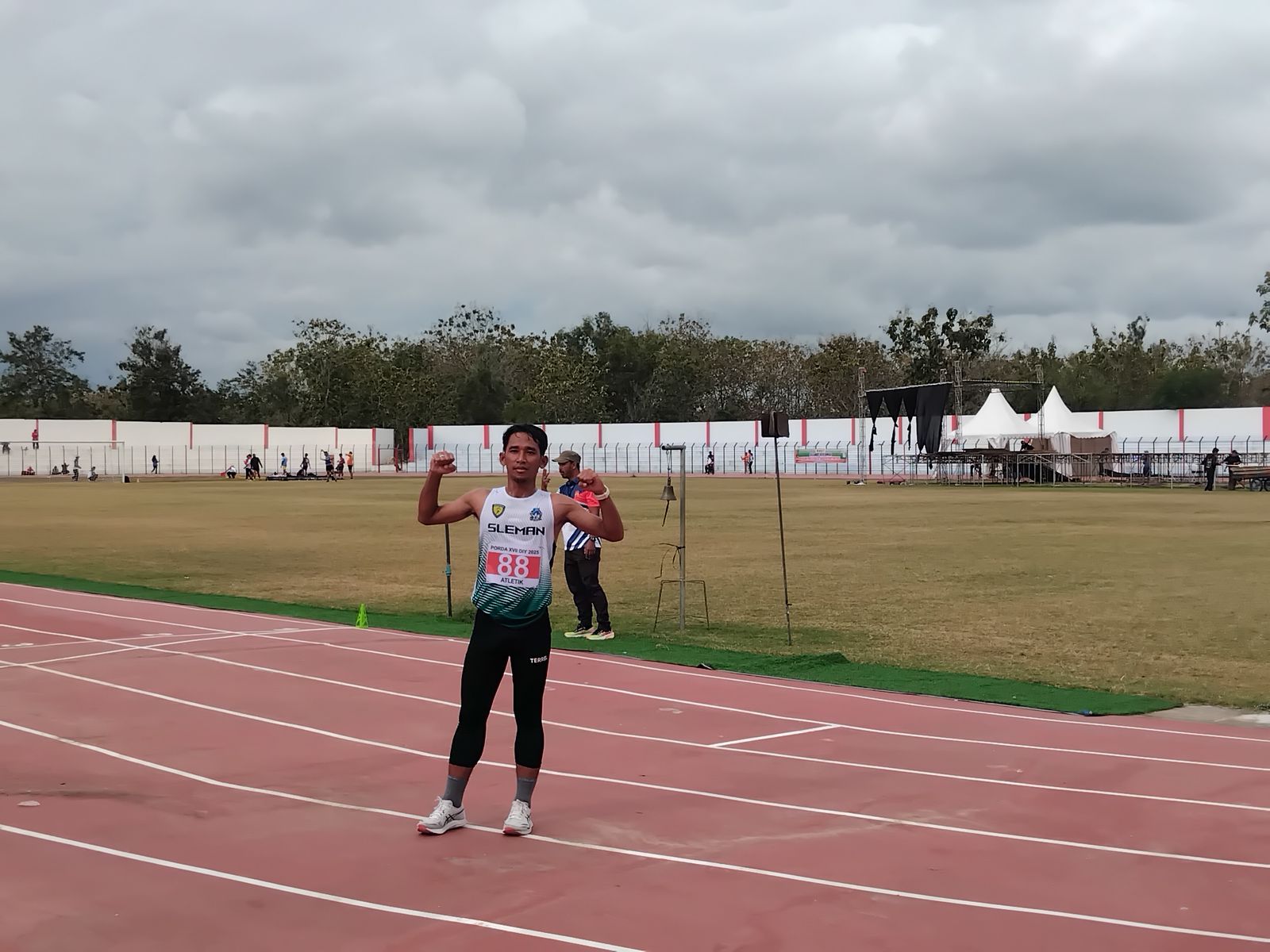 Atlet Cabor Atletik Sleman usai bertanding di Lintasan Atletik Gelora Handayani, Rabu (10/9).