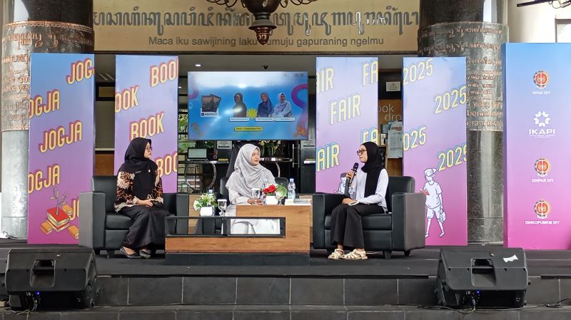 MENGELOLA EMOSI: Bedah buku &ldquo; Rumah Ini Tak Lagi Sama&rdquo; digelar DPAD DIY. Buku itu memberi inspirasi hidup setelah mengalami duka karena ditinggalkan orang tercinta.