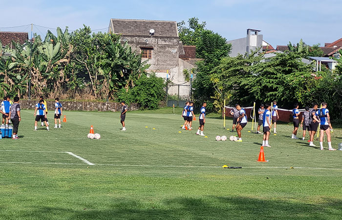 FULL POWER: Para pemain PSIM Jogja saat menggelar latihan rutin.