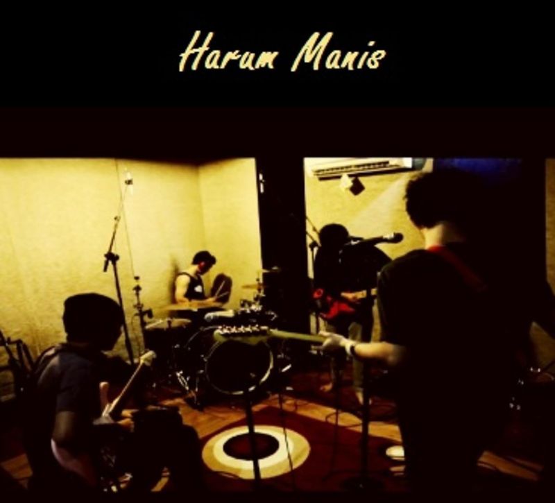 Band Harum Manis saat promosi karya di platform musik digital.