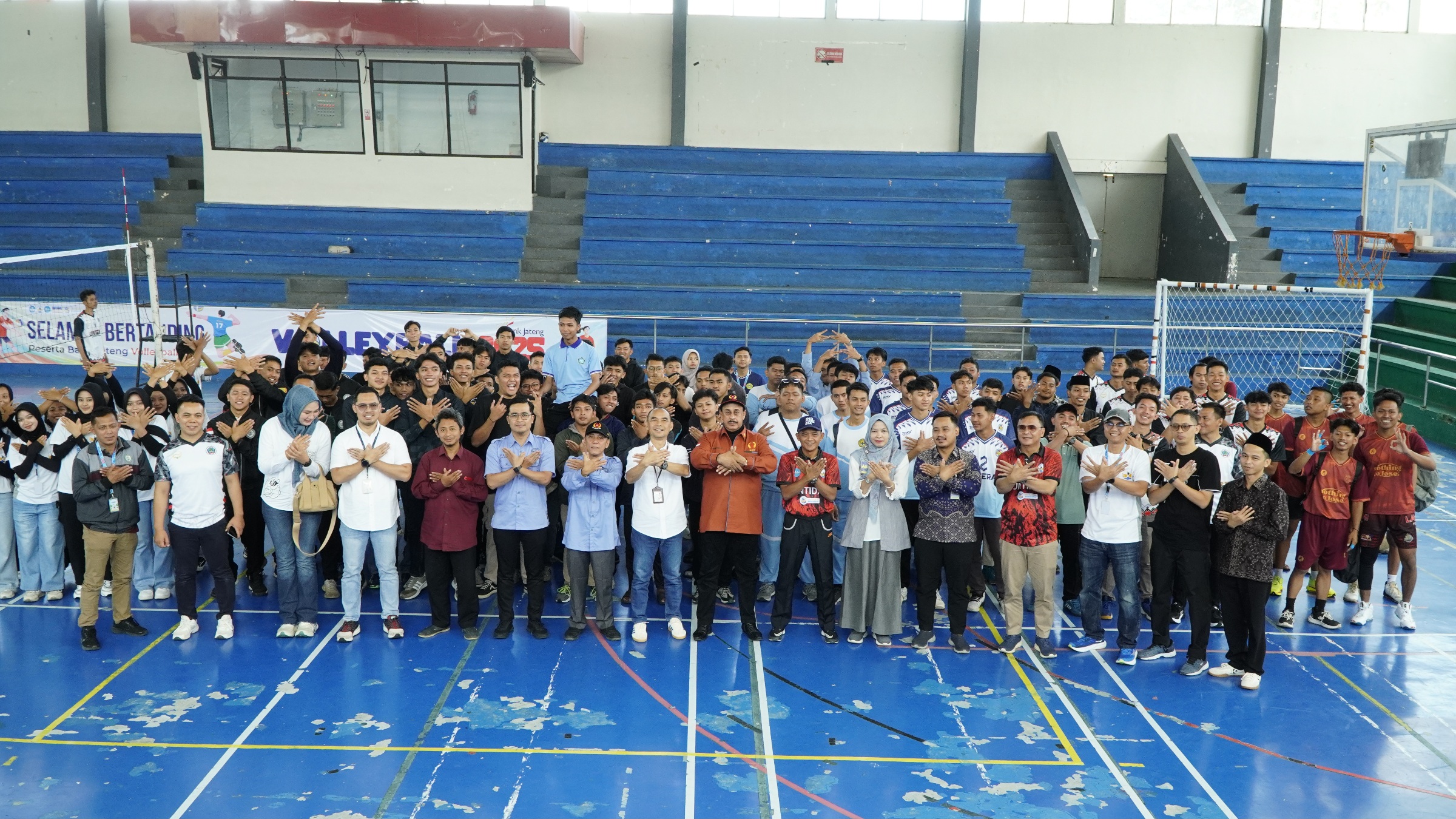 Puluhan pemain voli dari perwakilan BEM perguruan tinggi se-Kedu Raya siap bertanding pada turnamen, 13-14 September 2025.