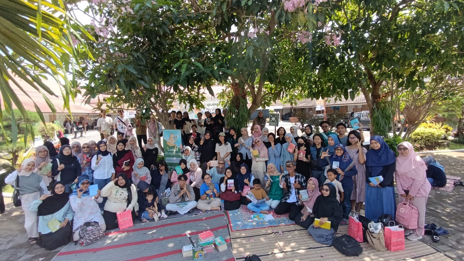 Banyak pengunjung yang mengikuti kegiatan baca buku bersama di Museum BPK RI, Minggu (14/9).