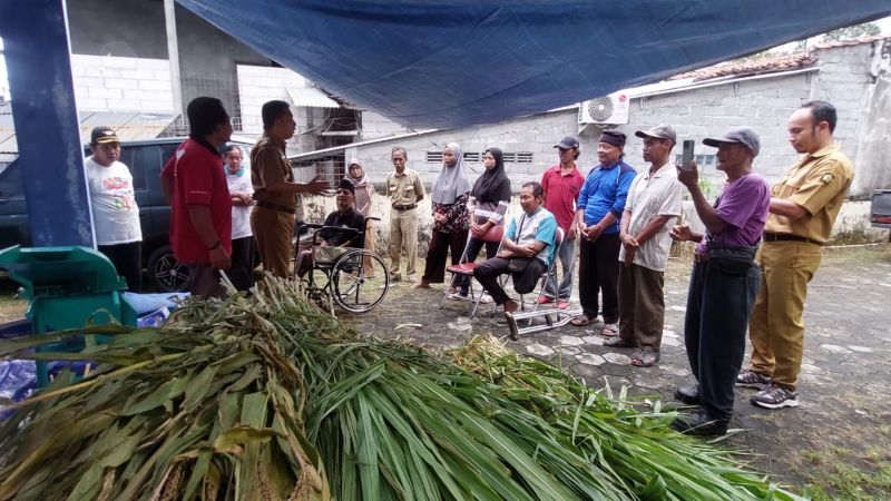 ANTUSIAS: Peserta Difabel mendapat materi pelatihan mengolah pakan ternak.&nbsp;