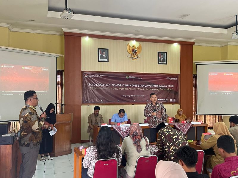 PAPARAN: KPU Kabupaten Magelang menggelar sosialisasi PKPU Nomor 1 Tahun 2025 di Pakis Senin (15/9).