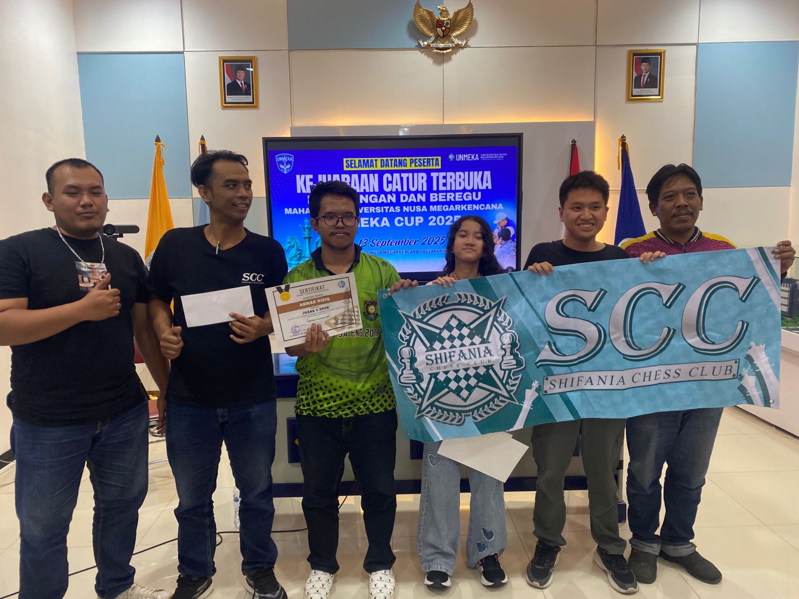 (Dari kiri) Roid Atta, TB Ahmad, Ahmad Riziq, Shifania, Godwin, dan Armanto.